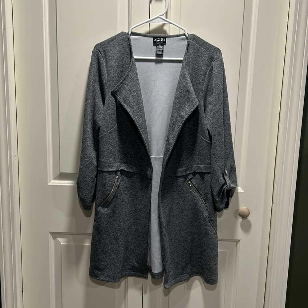 Woman’s Sz Medium SOHO White Grey & Black Blazer with Zippers.